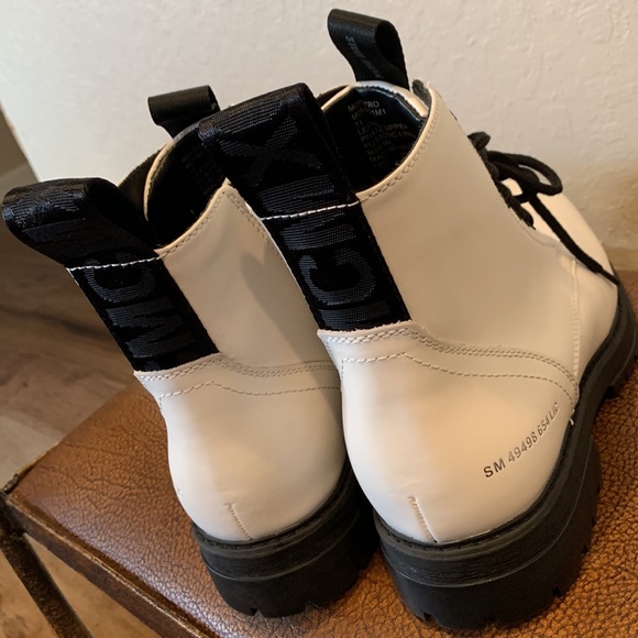 Brand New Rare Steve Madden Monstro White Leather Chic Boot Black Soles& Strings - Picture 6 of 8